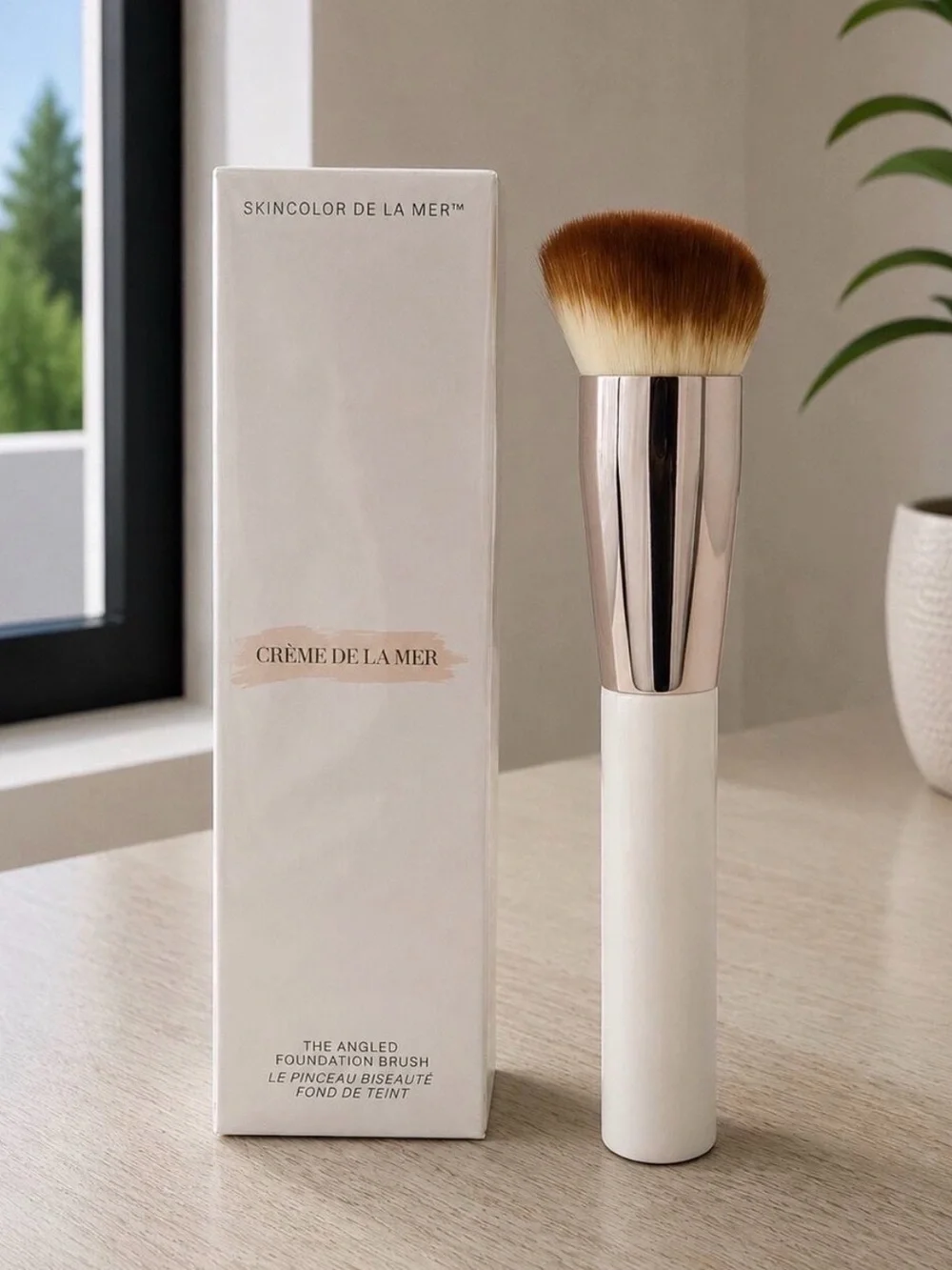 La Mer Angled Foundation Brush - NWT